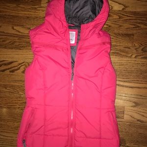 Bench pink vest
